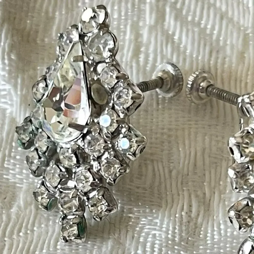 1.25” Screw Back 1950s Teardrop Cluster Crystal Rhinestone Earrings Silver Metal